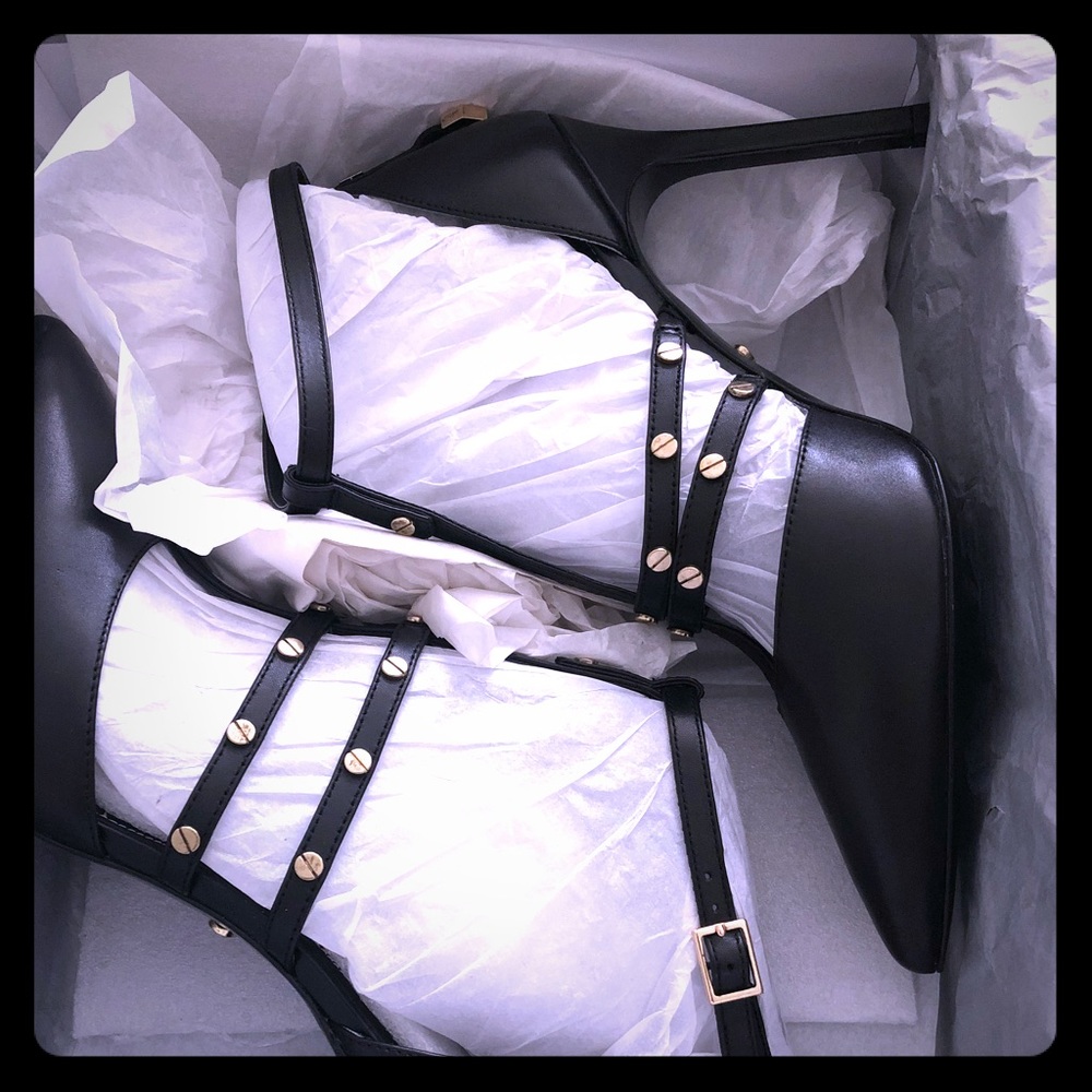 New never worn Charles David sexy black heels